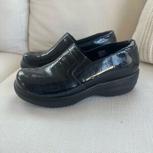 Abeo Slip Resistant Sure Grip Navy Clogs – Women’s 9.5